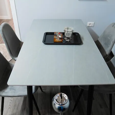 Διαμέρισμα Luxury Square 21 *