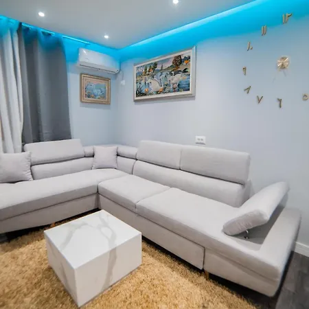 Luxury Square 21 * Τίρανα